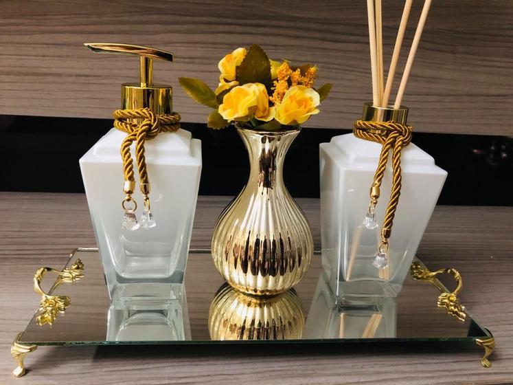 Imagem de Kit Lavabo Luxo Dourado Branco 4 Peças Aromatizador Sabonete