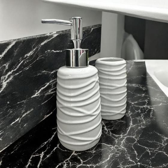 Imagem de Kit Luxuoso para Banheiro: Porta Escovas, Shampoo e Sabonete Líquido em Porcelana