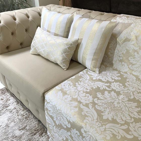 Imagem de Kit Manta Medalhão, 2 Capas de Almofada e 1 Almofadas Retangular Luxo Branco com Dourado 45cmx45cm
