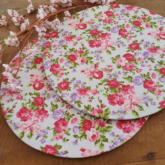 Imagem de Kit Mesa Posta 04 Bases MDF 35CM + 04 Capas de Sousplat Em Tecido Floral Rosa Tricoline 100% Algodão