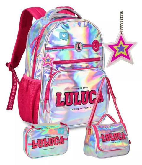 Kit Mochila Costas Luluca Estojo Lancheira Holográfica 2024 Menor preço em Kit Mochila Costas Luluca Estojo Lancheira Holográfica 2024