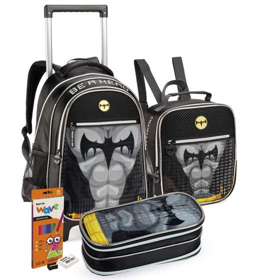 Imagem de Kit Mochila Escolar Infantil com Rodinhas, Lancheira e Estojo Duplo Homem Morcego, Meninos