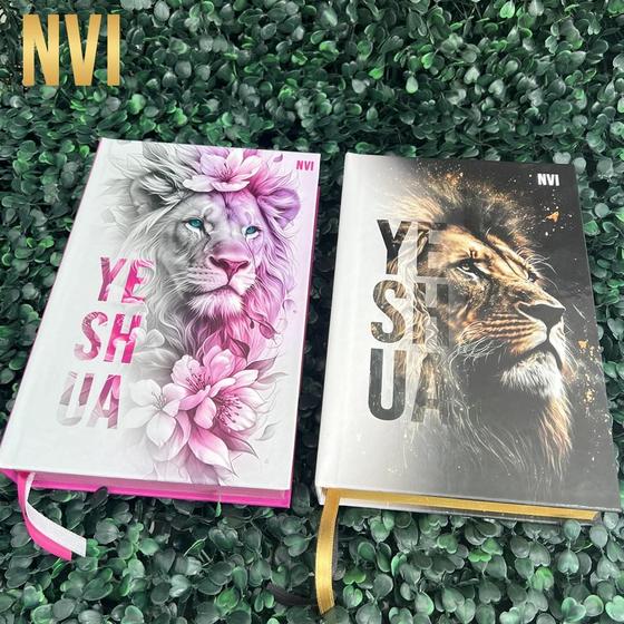 Imagem de Kit NVI Casal Cristão 2 Bíblias Evangélicas Yeshua Dourada e Yeshua Floral Letras Médias Fé HDC