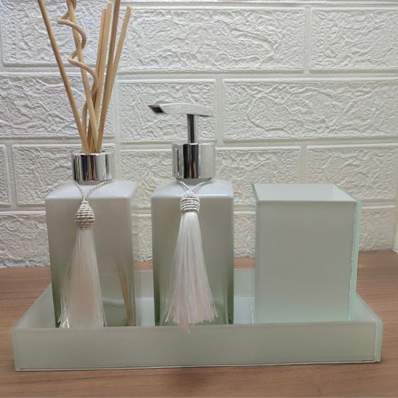 Kit Para Lavabo e Banheiro Difusor Porta Sabonete Líquido Porta Escova e Pincel Bandeja Decorativa- Branco e Prata Menor preço em Kit Para Lavabo e Banheiro Difusor Porta Sabonete Líquido Porta Escova e Pincel Bandeja Decorativa- Branco e Prata