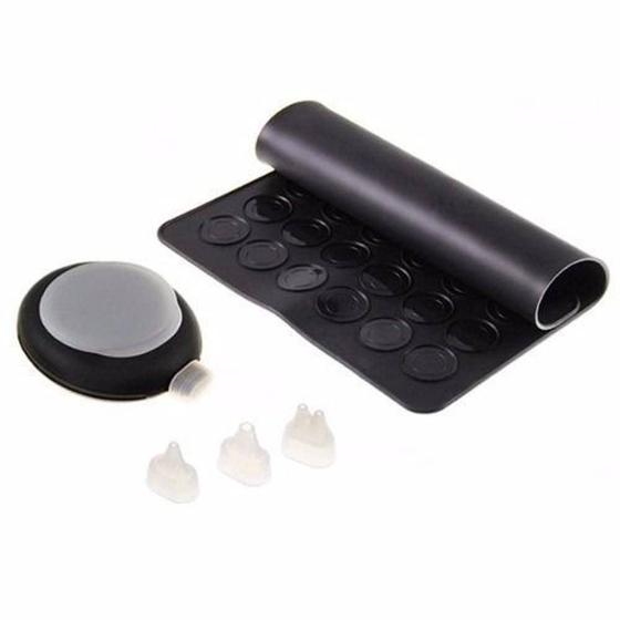 Imagem de Kit para Macarons com Tapete e Bisnaga com 3 Bicos - Preto