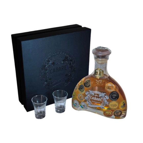 Kit Presente Cachaça Cabaré Extra Premium 700ml Envelhecida 15 Anos em Carvalho Europeu Menor preço em Kit Presente Cachaça Cabaré Extra Premium 700ml Envelhecida 15 Anos em Carvalho Europeu