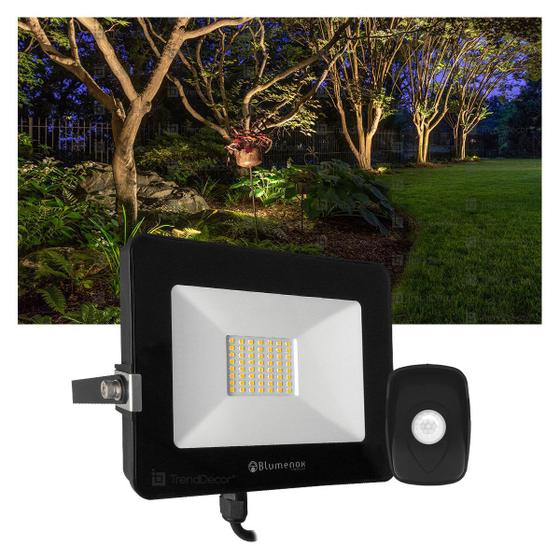Imagem de Kit Refletor LED Blumenox 30W Preto + Sensor de Movimento com Fotocélula Qualitronix QA26M