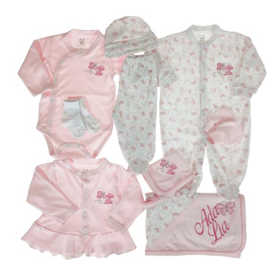 Imagem de Kit saída maternidade branco e rosa borboleta personalizada com o nome do bebê - 9 peças