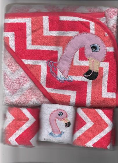 Imagem de Kit toalha de banho bebe e 03 panos de boca rosa