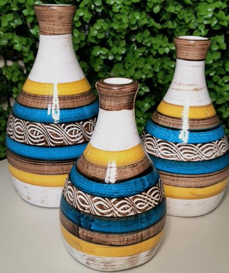 Imagem de *kit trio garrafinhas em cerâmica esmaltada ou fosca para decoração de vários ambientes*