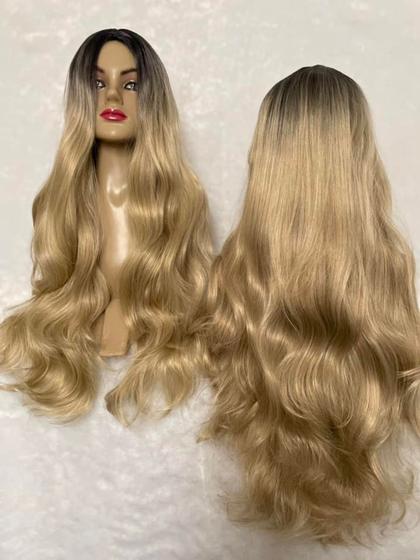 Imagem de Lacewig  loira loiro mel ombrehair longa californiana fibra biovegetal ondulada