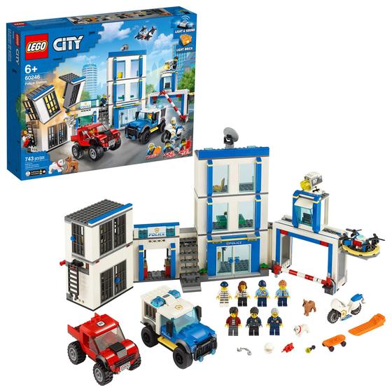 Imagem de LEGO City Police Station 60246 Brinquedo de Polícia, Fun Building Se