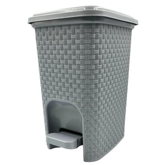 Lixeira C/ Pedal Plástico Preto Cinza Cozinha 7 Litros 1 UN Menor preço em Lixeira C/ Pedal Plástico Preto Cinza Cozinha 7 Litros 1 UN