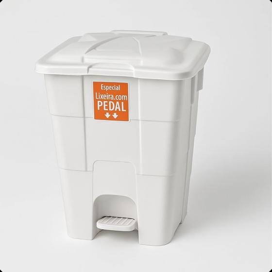 Imagem de Lixeira Com Pedal 30 Litros Plástica Com Alça Reforçada
