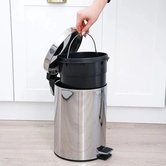 Imagem de Lixeira de Pedal Inox 5L Durabilidade e Higiene para Sua Casa