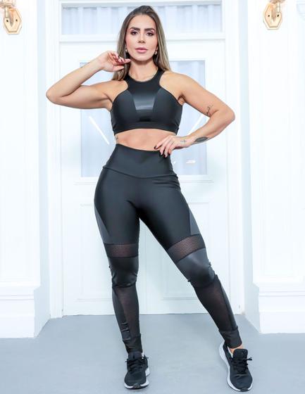 Imagem de Look Feminino com Top sem Bojo e Calça com Recortes em Tela e Cirrê