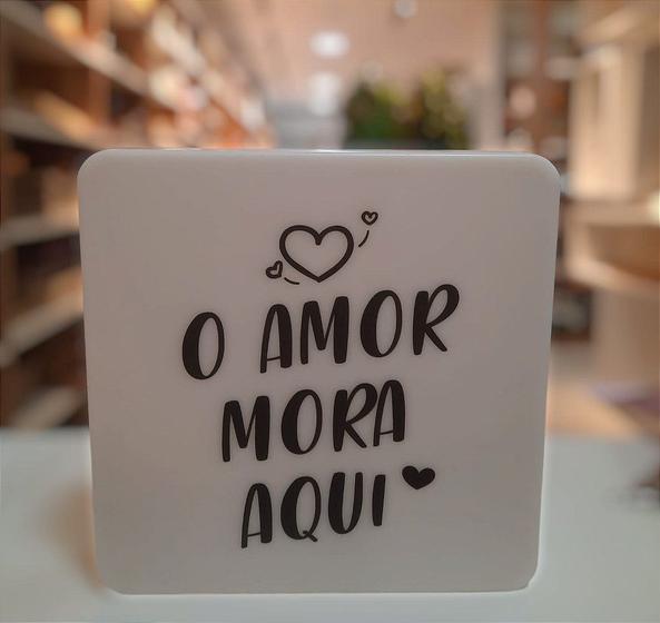 Imagem de Luminária De Mesa O Amor Mora Aqui.