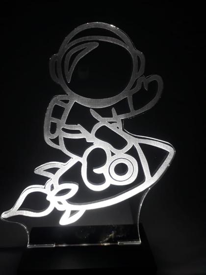 Imagem de Luminária Decorativa Abajur Led Astronauta Foguete Personalizada c/ Nome