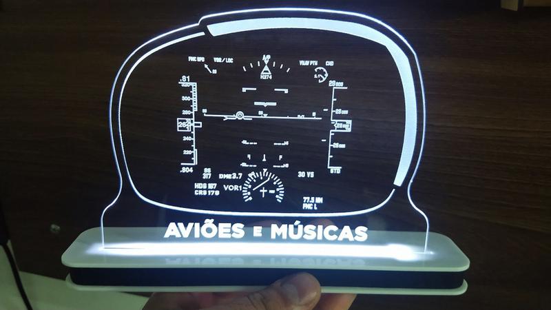 Imagem de Luminária Decorativa com LED Head Up Display