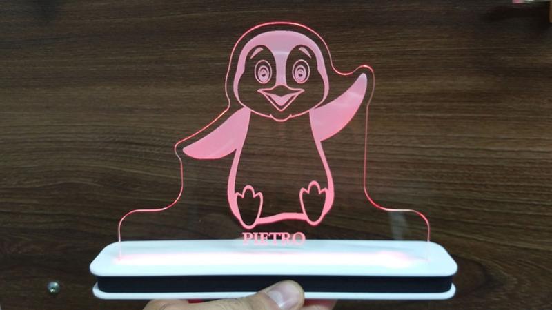 Imagem de Luminária Decorativa com LED Pinguim