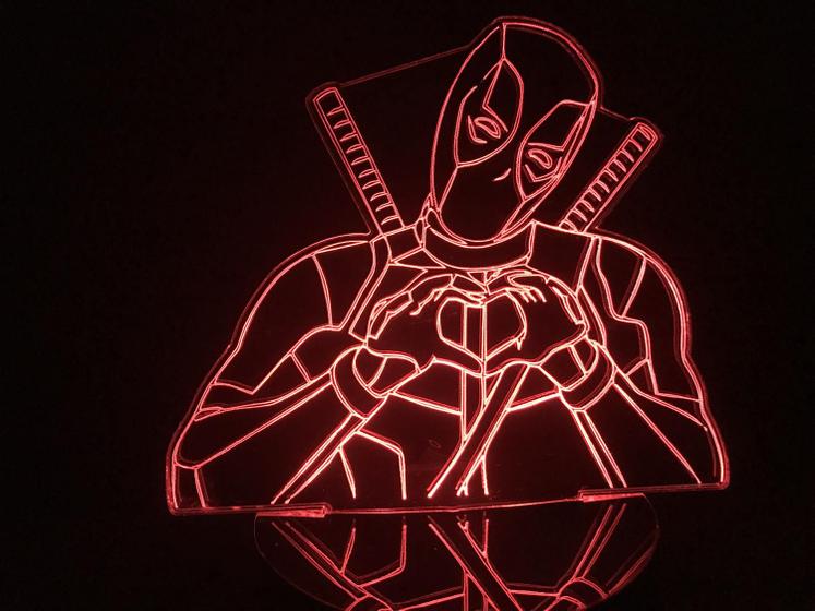 Imagem de Luminária Led 3d Deadpool Marvel Coração Acrílico Abajur