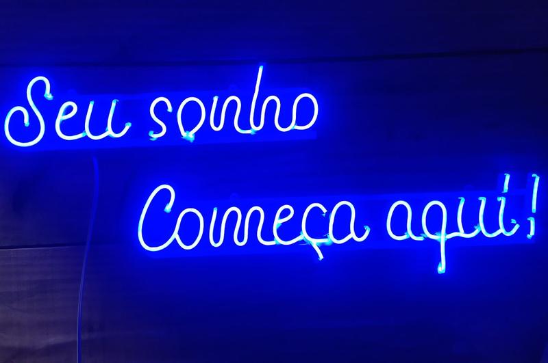 Imagem de Luminária led neon - Letreiro seu sonho começa aqui - com 3 efeitos de luz