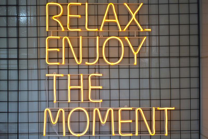 Imagem de Luminária Led neon - RELAX ENJOY THE MOMENT - com 3 efeitos de luz