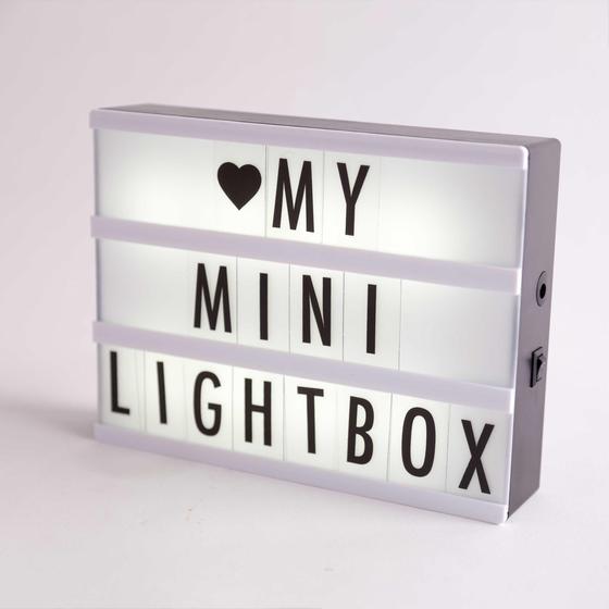Luminaria Letreiro Led Usb 15x20 A5 Box Cinema 90 Letras M Menor preço em Luminaria Letreiro Led Usb 15x20 A5 Box Cinema 90 Letras M