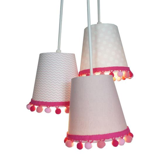 Imagem de Lustre Pendente Menina Cacho Pompom Tons de Rosa