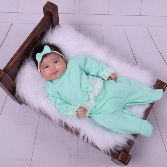 Imagem de Macacao para bebe menina com laçinho de cabelo e detalhes em renda - Varias cores
