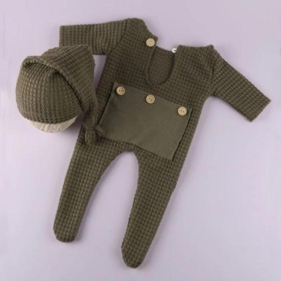 Imagem de Macacão para Bebê Recém-Nascido com Botões, Bolso e Chapéu Pompom - Ideal para Dormir