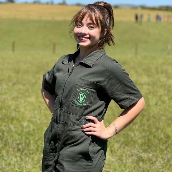 Imagem de Macacão Veterinário Femenino Verde Musgo Manga Curta.