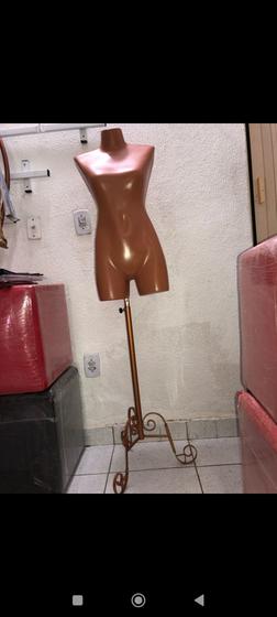 Imagem de Manequim de fibra com pedestal rosê fosco