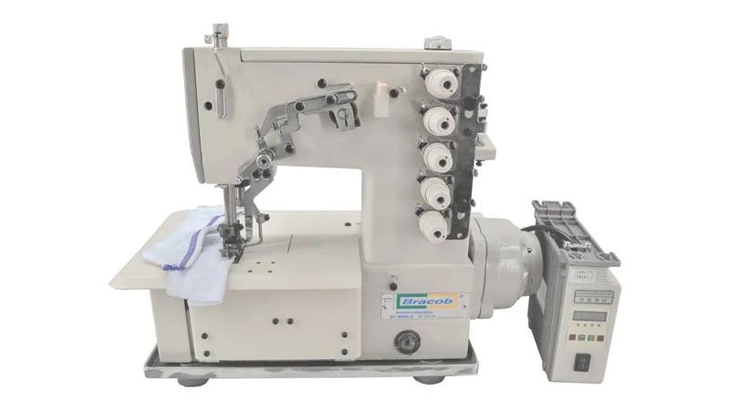Máquina de Costura Galoneira Industrial c/ Direct Drive, 3 Agulhas, 5 Fios, Lubrif. Automática, 3000rpm, 550W, BC4000AT Menor preço em Máquina de Costura Galoneira Industrial c/ Direct Drive, 3 Agulhas, 5 Fios, Lubrif. Automática, 3000rpm, 550W, BC4000AT