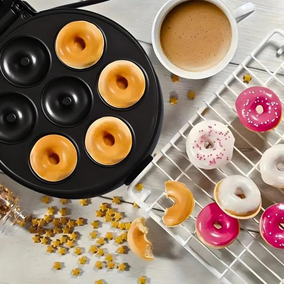 Imagem de Máquina de Mini Donuts Preta Faz 7 Rosquinhas 110v