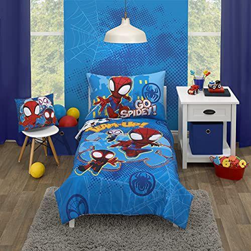 Imagem de Marvel Spidey e sua Amazing Friends Spidey Team Red, White, and Blue 4 Piece Toddler Bed Set - Comforter, Fitted Bottom Sheet, Flat Top Sheet, and Reversible Pillowcase