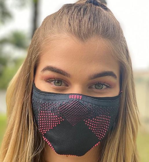 Máscara de proteção feminina 3D AirKnit grafite com rosa flúor Menor preço em Máscara de proteção feminina 3D AirKnit grafite com rosa flúor
