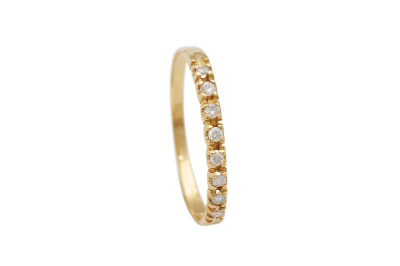 Imagem de Meia Aliança em Ouro Amarelo 18K com Diamantes 0,12ct