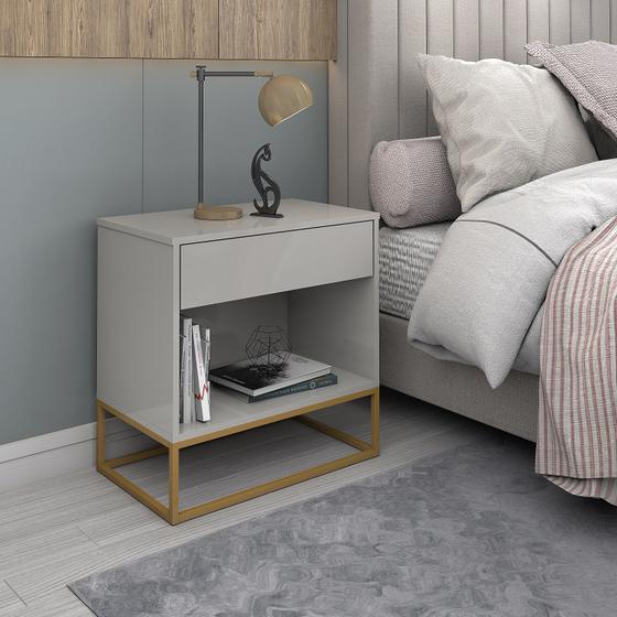 Mesa Cabeceira Malta OffWhite Estilo Industrial Base Dourada Menor preço em Mesa Cabeceira Malta OffWhite Estilo Industrial Base Dourada