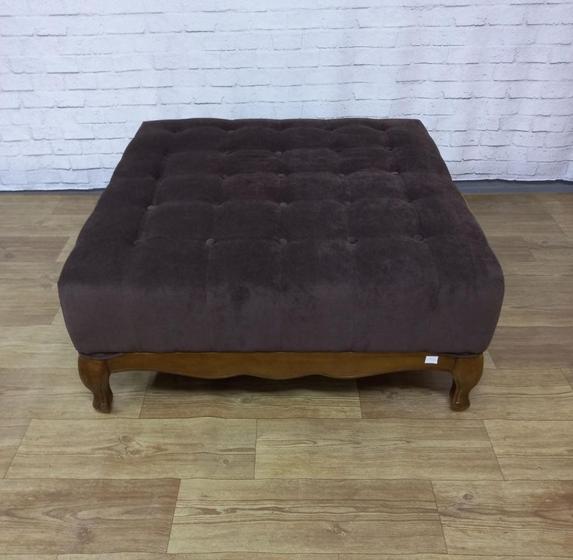 Imagem de Mesa de Centro Estofada Queen com Tecido Veludo Capitone e Pés de Madeira