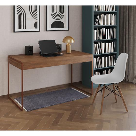 Imagem de Mesa de Escritório Industrial Malta Amêndoa 137x53cm Base Cobre com 1 Cadeira Branca Eames Eiffel Ma