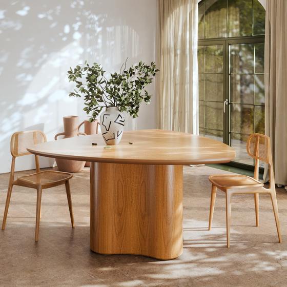 Imagem de mesa de jantar com formato triangular moderno cinamomo