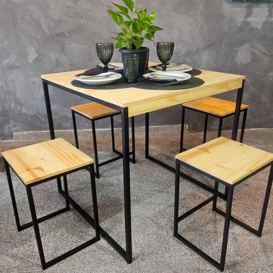 Imagem de Mesa De Jantar Simples Tendência Área Gourmet Base Ferro Tampo Madeira Com 4 Puff Industrial 