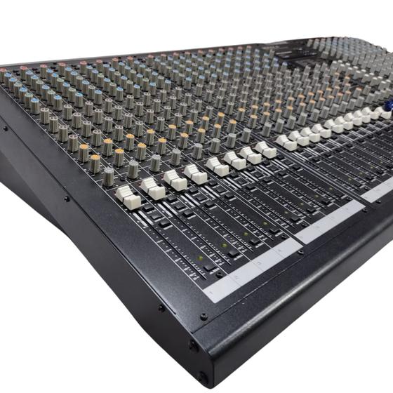 Imagem de Mesa de Som SKP MX32.4 com 32 Canais, EQ de 4 Bandas e Phantom Power