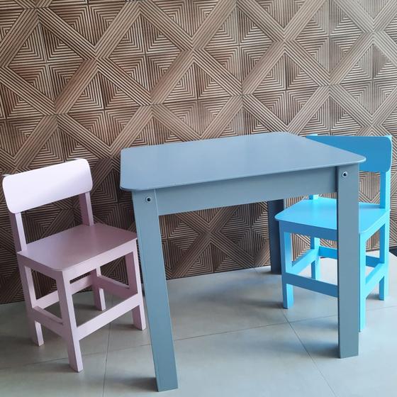 Imagem de Mesa infantil com 2 cadeiras @loren.loke indicada ate 4 anos mesa cinza cadeira rosa e azul