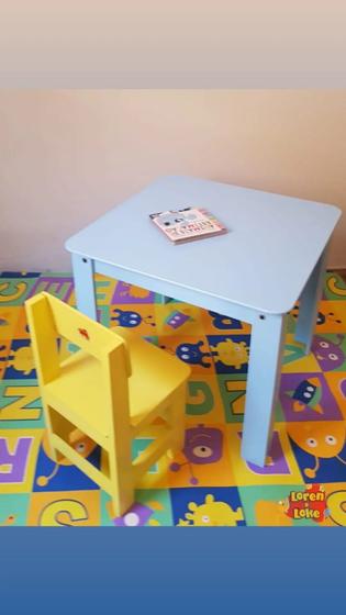 Imagem de Mesa infantil com 2 cadeiras @loren.loke indicada ate 4 anos