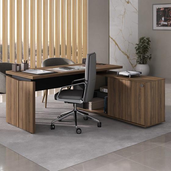 Imagem de Mesa para Escritório Diretor em L com Porta de Correr e Caixa de Tomada