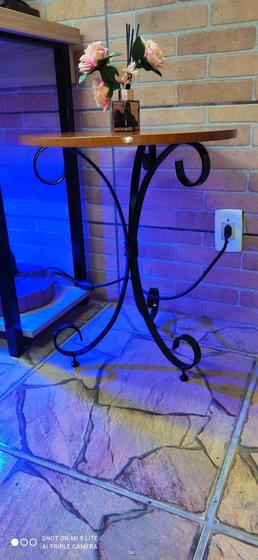 Imagem de Mesinha lateral personalizada com base em metal 