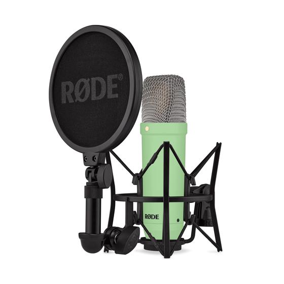 Imagem de Microfone Rode NT1 Signature Series com acessórios verdes