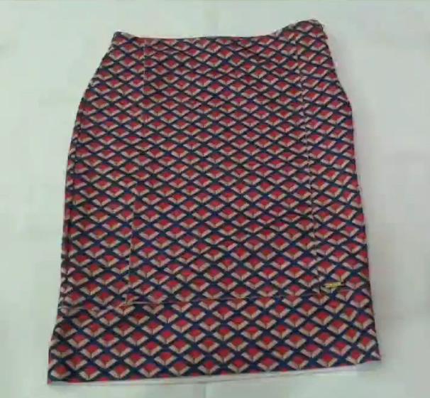 Imagem de Mini saia justa estampada,vermelho com azul,midi,neopreme